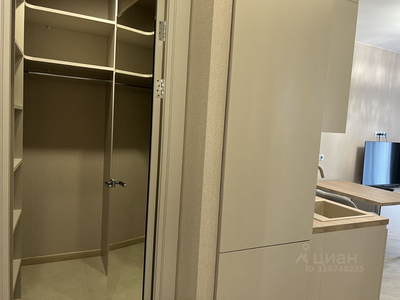 Аренда 2-комн квартиры на вторичном рынке Севастопольский проспект, 22А