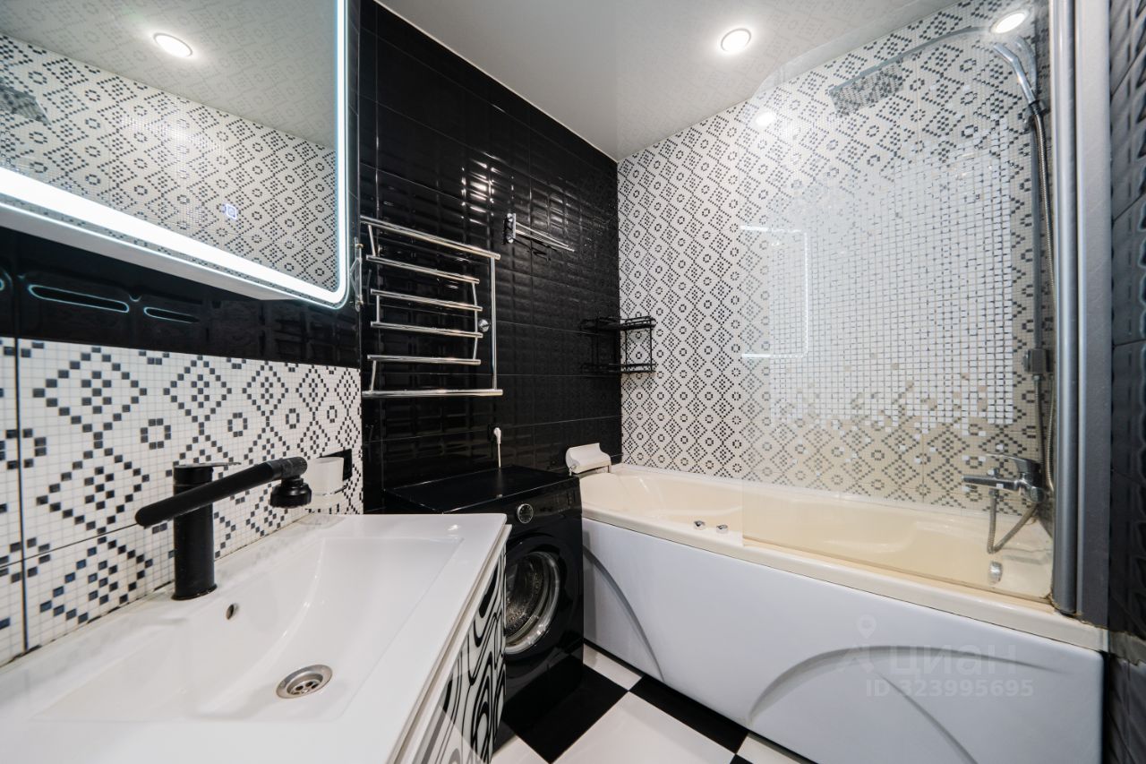 Продажа 2-комн квартиры на вторичном рынке улица Орджоникидзе, 52