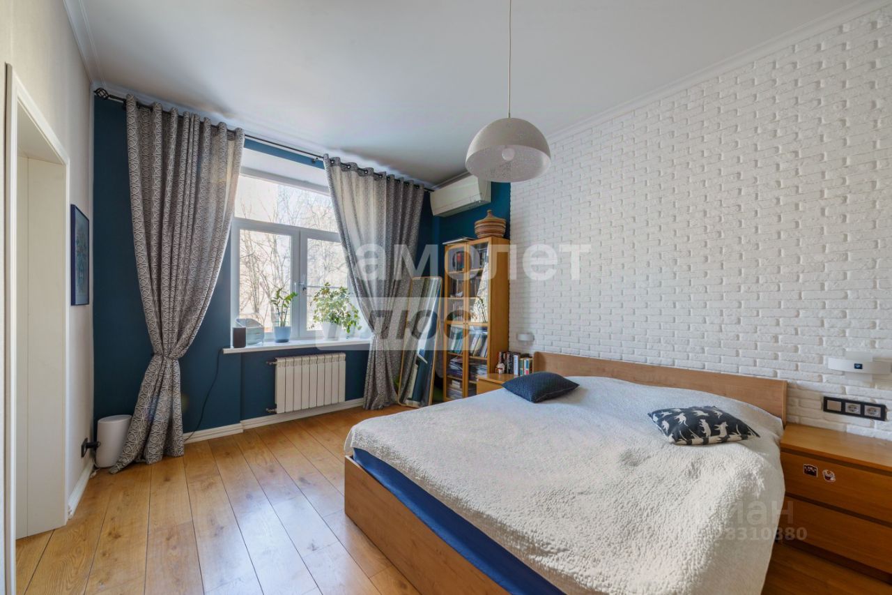 Продажа 2-комн квартиры на вторичном рынке Болотниковская улица, 17
