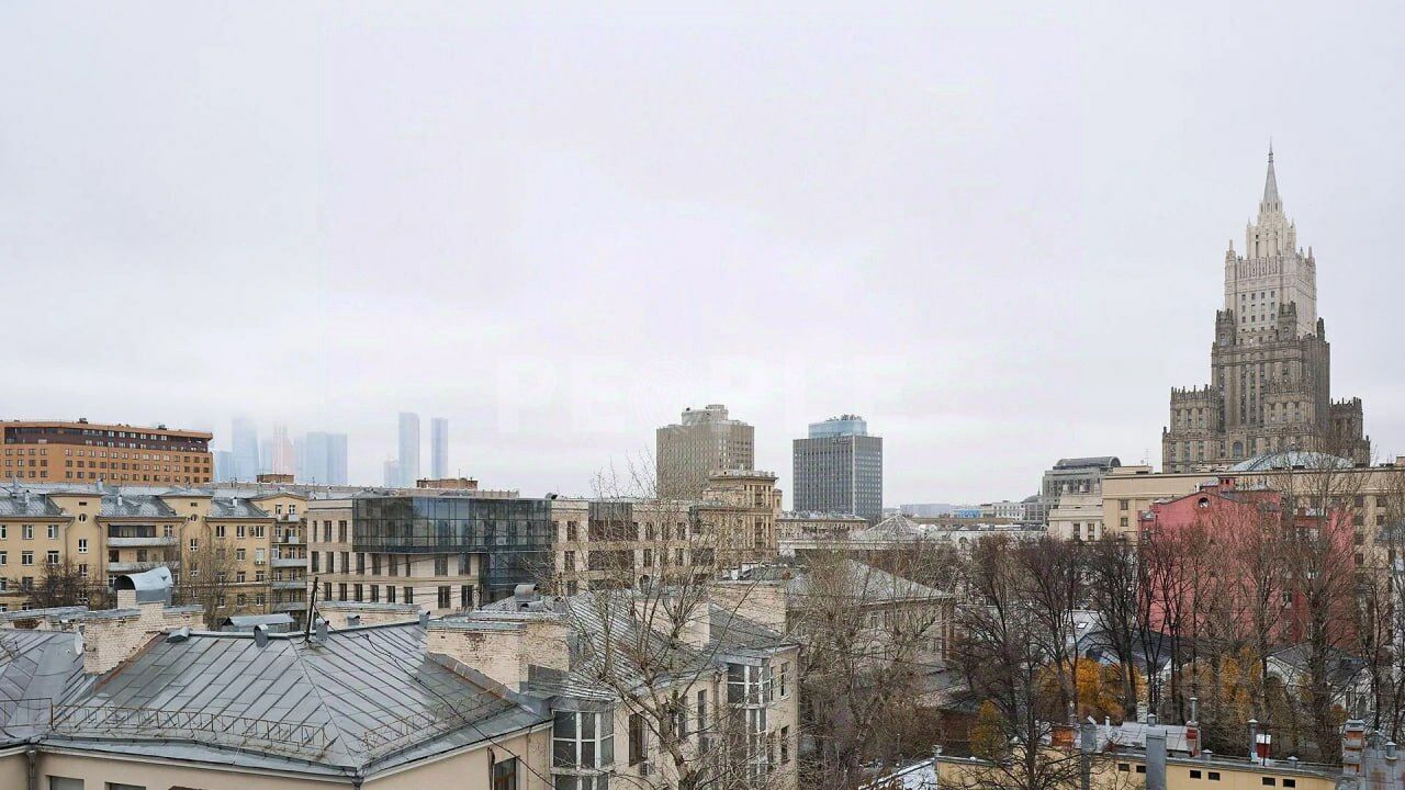 Продажа 5-комн квартиры на вторичном рынке Большой Левшинский переулок, 11