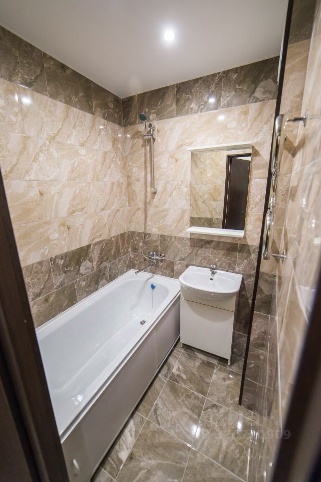 Продажа 2-комн квартиры на вторичном рынке Кириши, Волховская набережная, 4