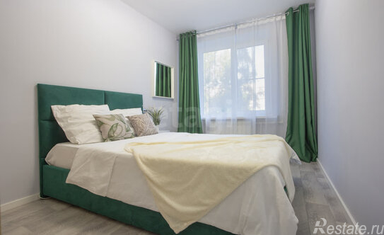 Продажа 3-комн квартиры на вторичном рынке Звёздная улица,  д. 14