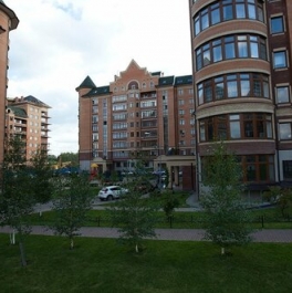Продажа 2-комн квартиры на вторичном рынке Международный, ул Береговая,  д. 1А