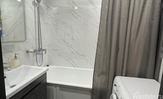 Продажа 3-комн квартиры на вторичном рынке Феодосийская улица,  д. 2