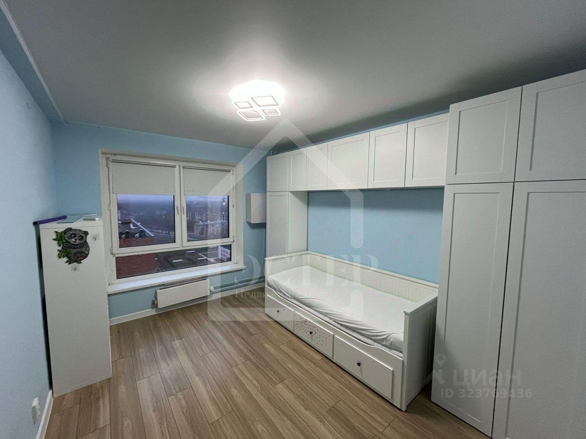 Продажа 3-комн квартиры на вторичном рынке Домостроительная улица, 14