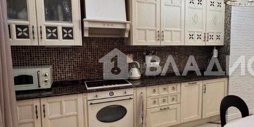 3-комн квартира улица Есенина, 1к1