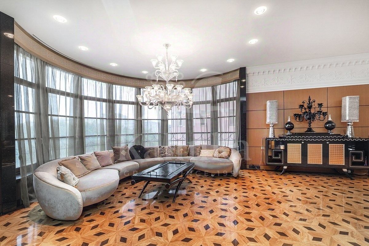 Продажа 5-комн квартиры на вторичном рынке Малая Бронная улица, 44