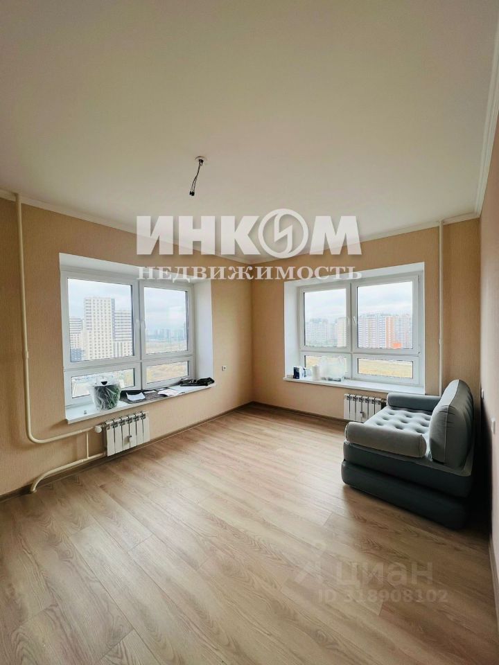Продажа 4-комн квартиры на вторичном рынке улица Сочинская, 8
