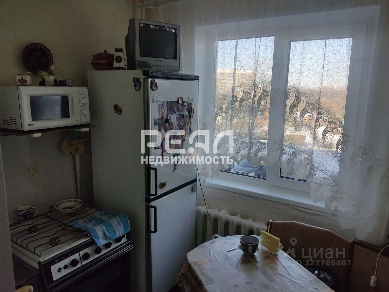 Продажа 3-комн квартиры на вторичном рынке пос. Войсковицы, площадь Манина, 9