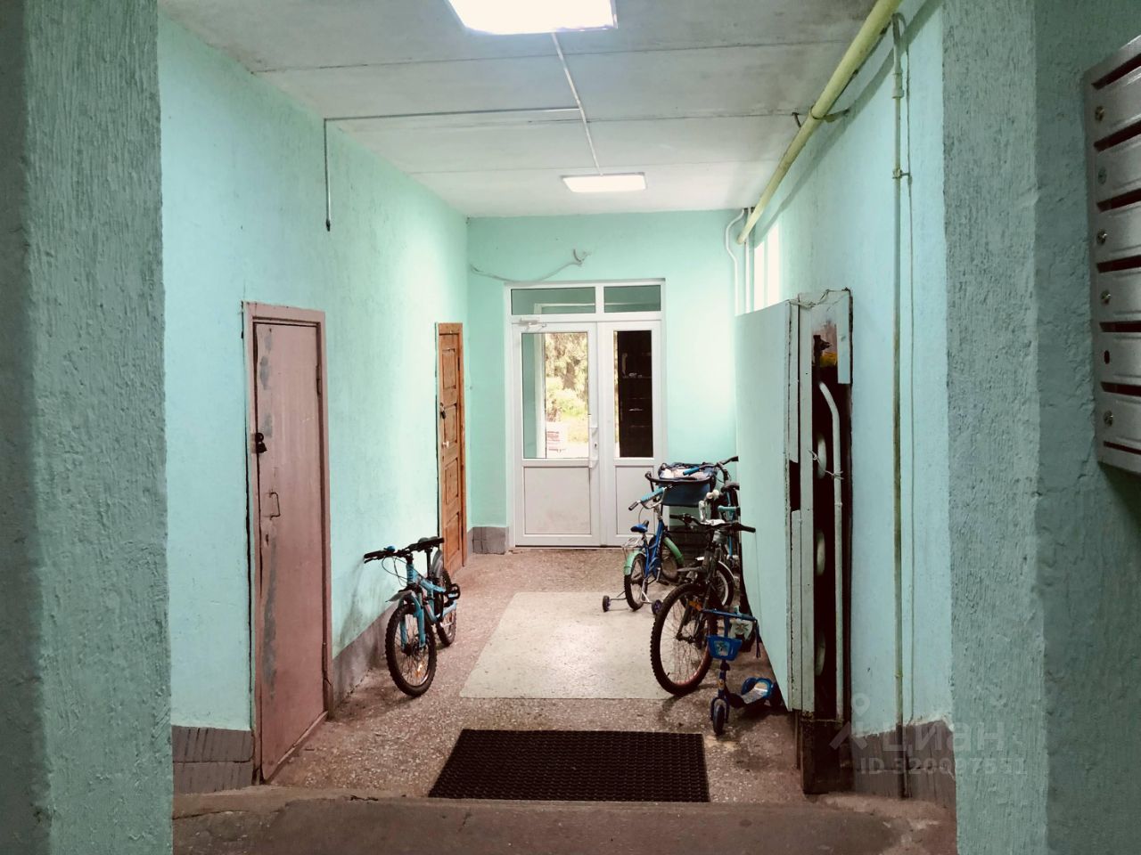 Продажа 3-комн квартиры на вторичном рынке пос. При железнодорожной станции Приветнинское, улица Военных Строителей, 9