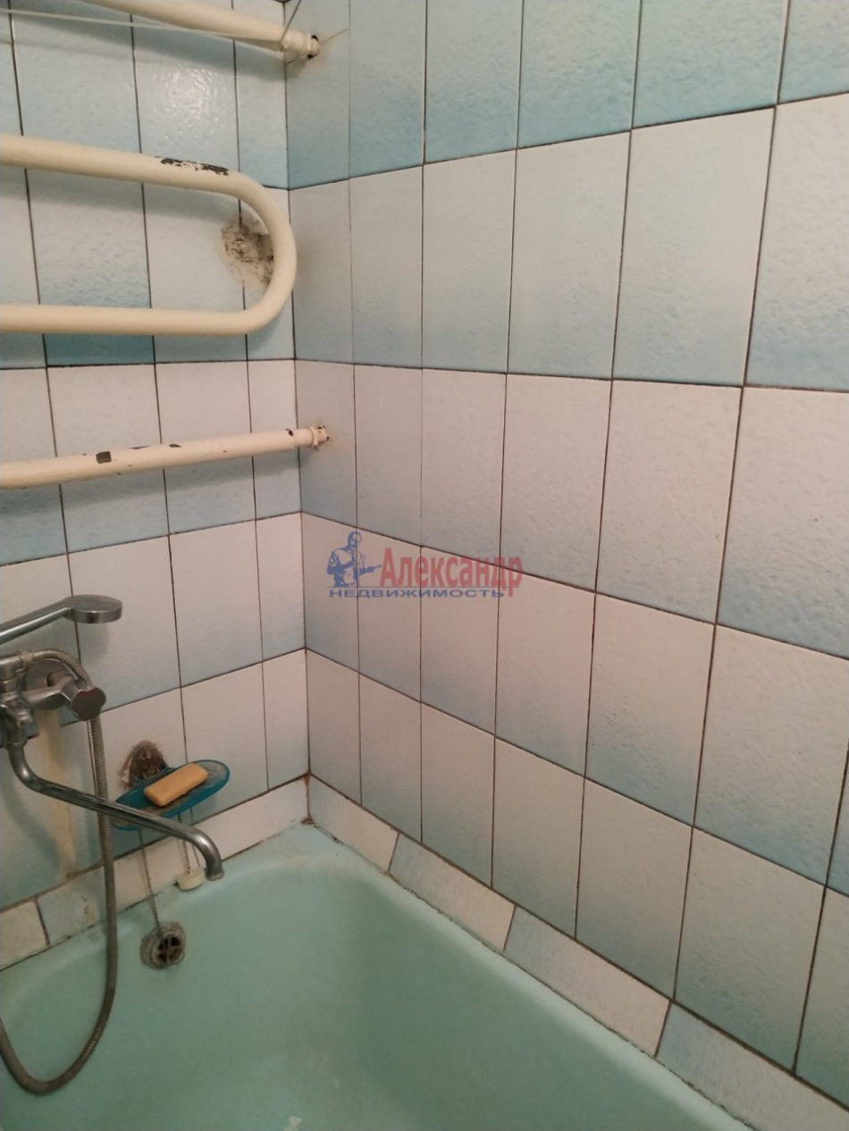 Продажа 2-комн квартиры на вторичном рынке Ломоносов г., Швейцарская ул. ,  д. 8