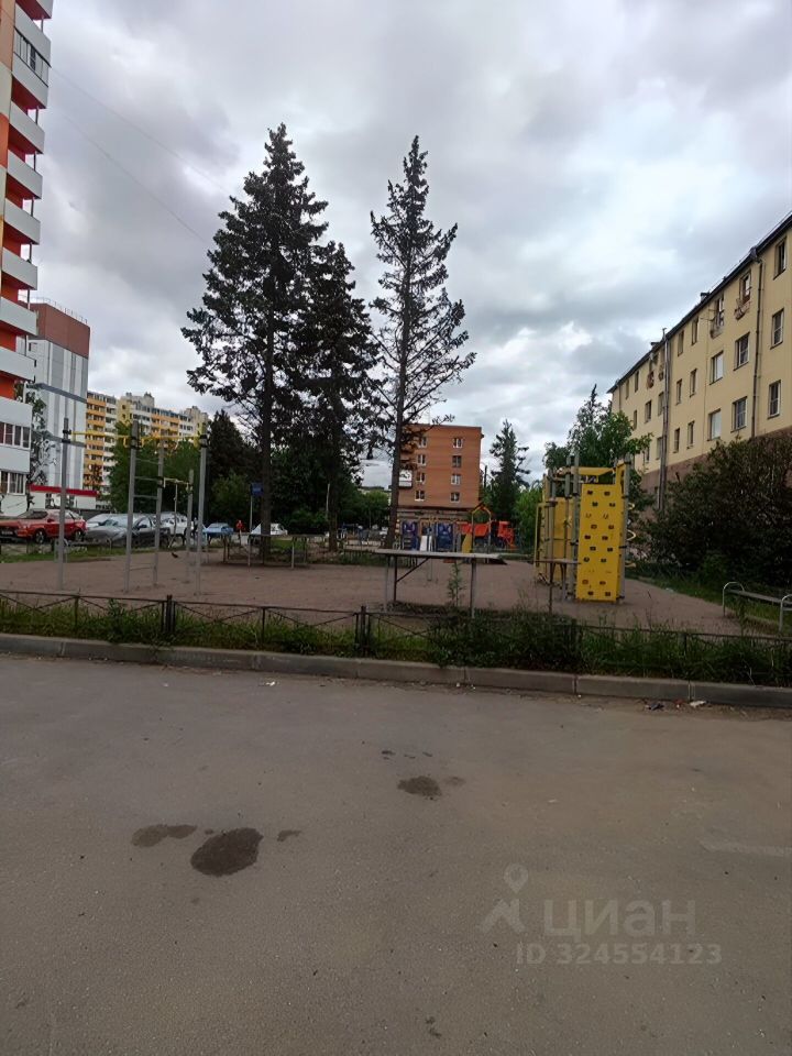 Продажа 2-комн квартиры на вторичном рынке пос. Шушары, Ленсоветовский тер., 13