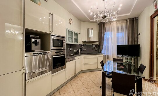 Продажа 4-комн квартиры на вторичном рынке Композиторов ул,  д. 4