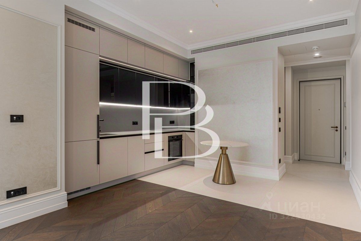 Продажа 3-комн квартиры на вторичном рынке Поклонная улица, 9