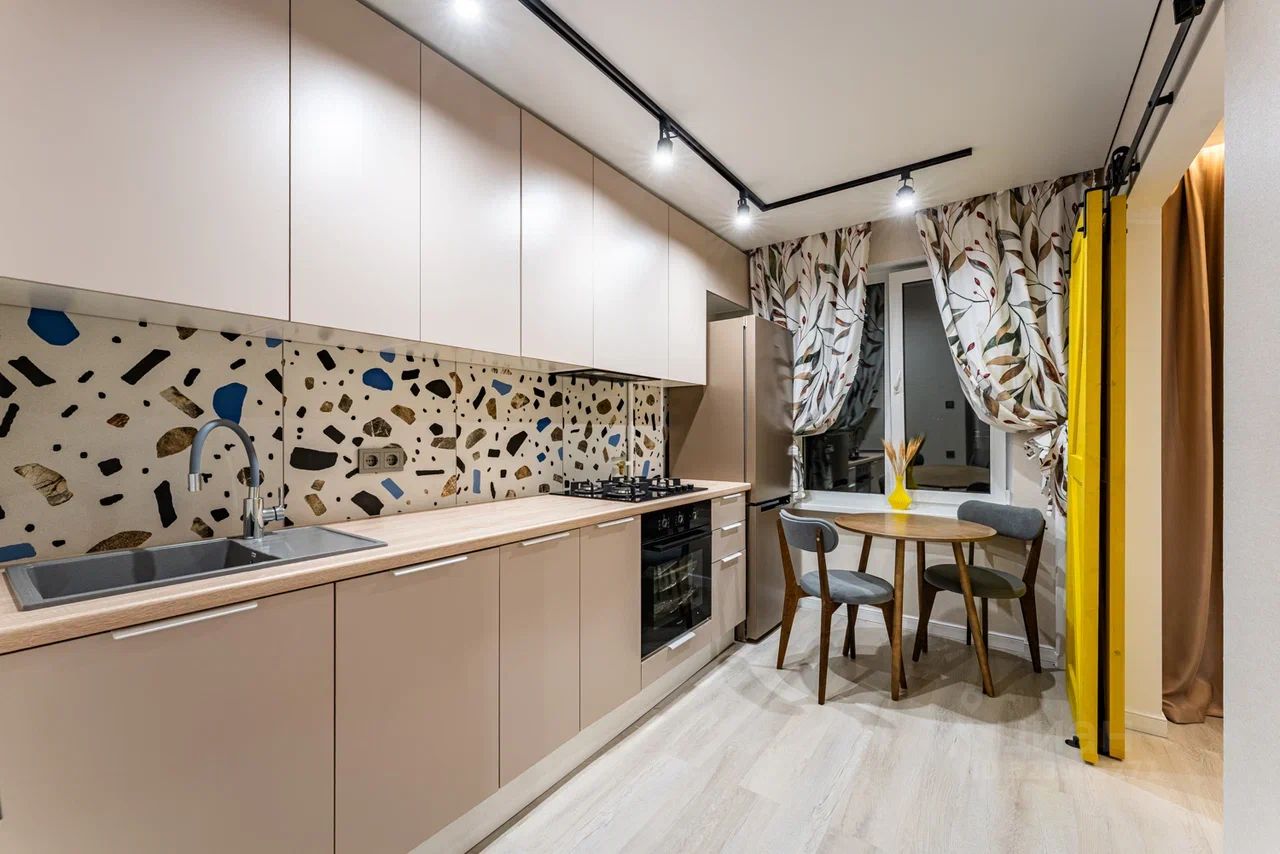 Продажа 2-комн квартиры на вторичном рынке Мирской переулок, 3