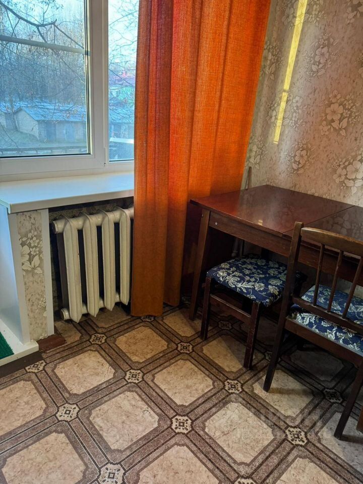 Продажа 2-комн квартиры на вторичном рынке пос. Большие Лучки, Сланцы, улица 1 Мая, 94