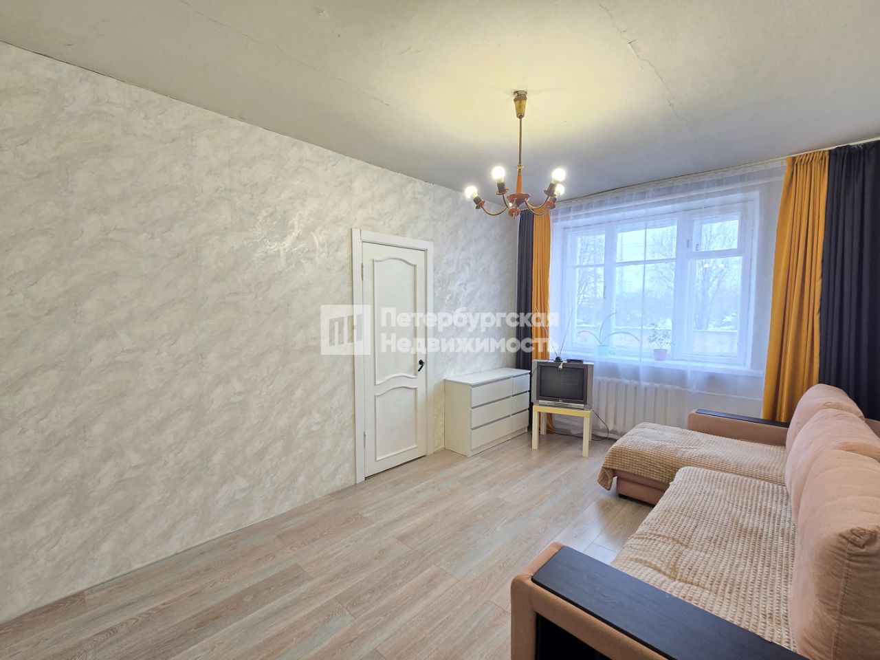 Продажа 2-комн квартиры на вторичном рынке Гатчина, улица Рощинская,  д. 34