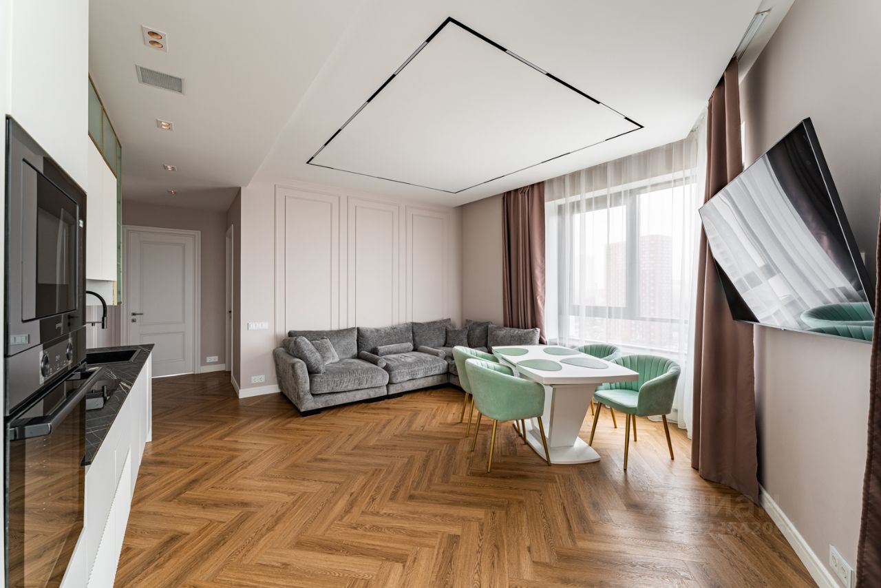 Продажа 4-комн квартиры на вторичном рынке улица Лобачевского, 120к1