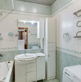 Продажа 2-комн квартиры на вторичном рынке улица Конёнкова,  д. 15 к1