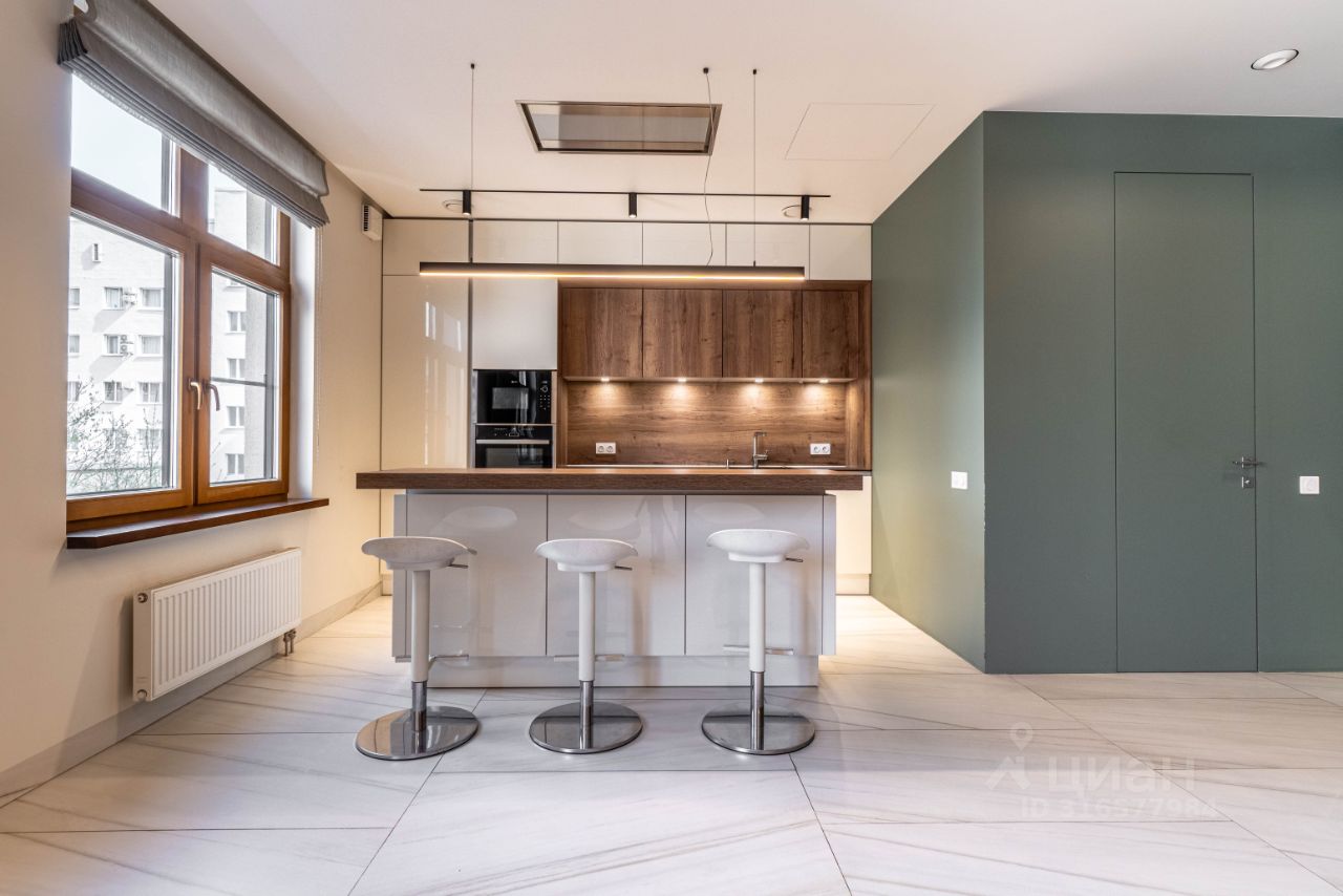 Продажа 2-комн квартиры на вторичном рынке переулок Басков, 2