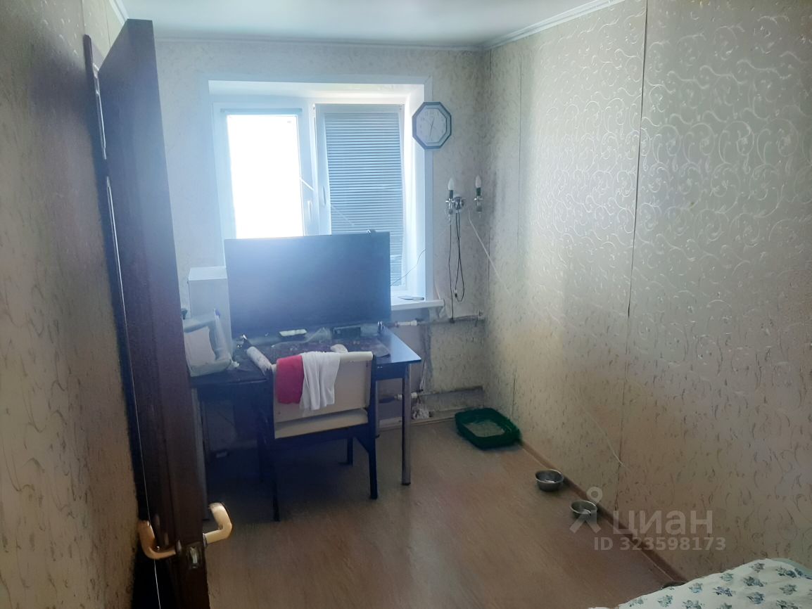 Продажа 2-комн квартиры на вторичном рынке пос. Возрождение, 3