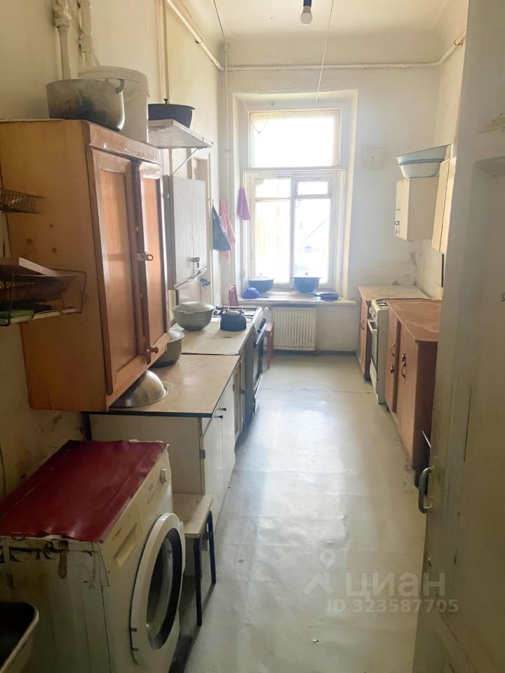 Продажа 5-комн квартиры на вторичном рынке 5-я Васильевского острова линия, 64