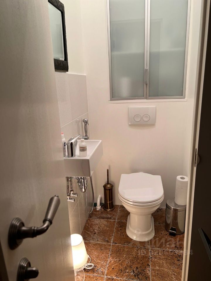 Продажа 2-комн квартиры на вторичном рынке Малый Патриарший переулок, 5С2