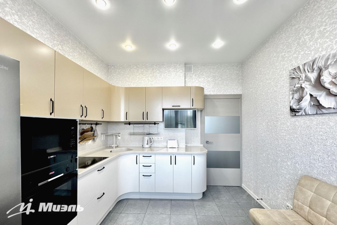 Продажа 2-комн квартиры на вторичном рынке Варшавское ш,  д. 168