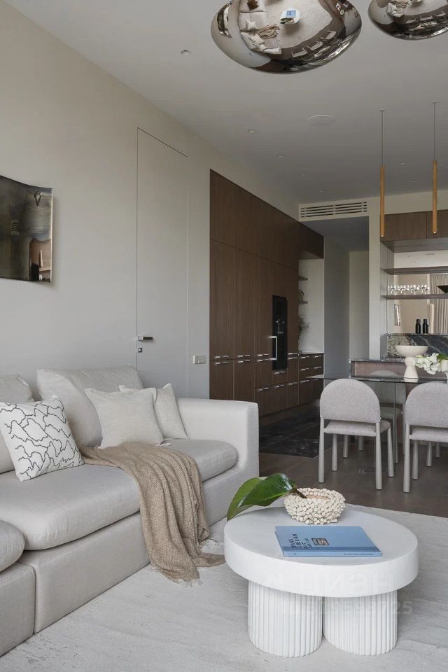 Продажа 5-комн квартиры на вторичном рынке Мосфильмовская улица, 8