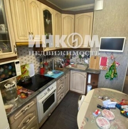 Продажа 2-комн квартиры на вторичном рынке улица Лескова,  д. 17А