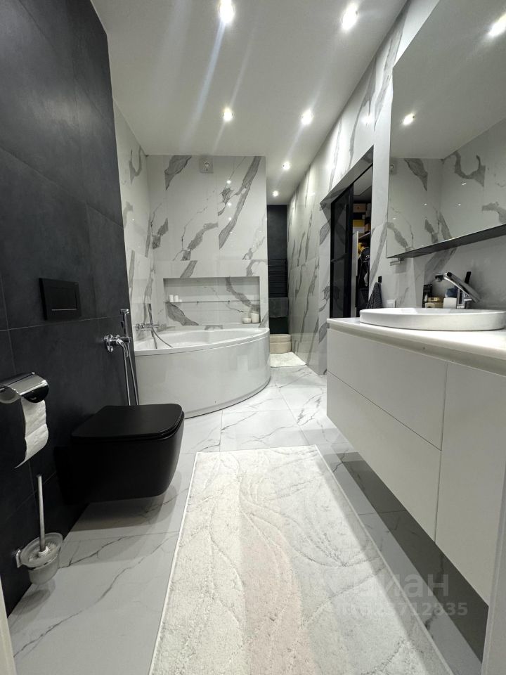 Продажа 2-комн квартиры на вторичном рынке улица Маршала Рыбалко, 2к9