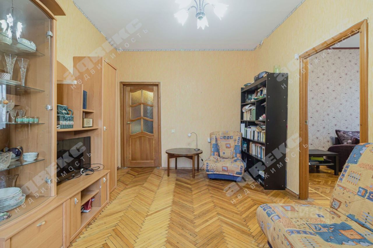 Продажа 4-комн квартиры на вторичном рынке Кронштадт, улица Карла Маркса, 25