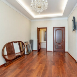 Продажа 2-комн квартиры на вторичном рынке Исполкомская улица,  д. 4-6