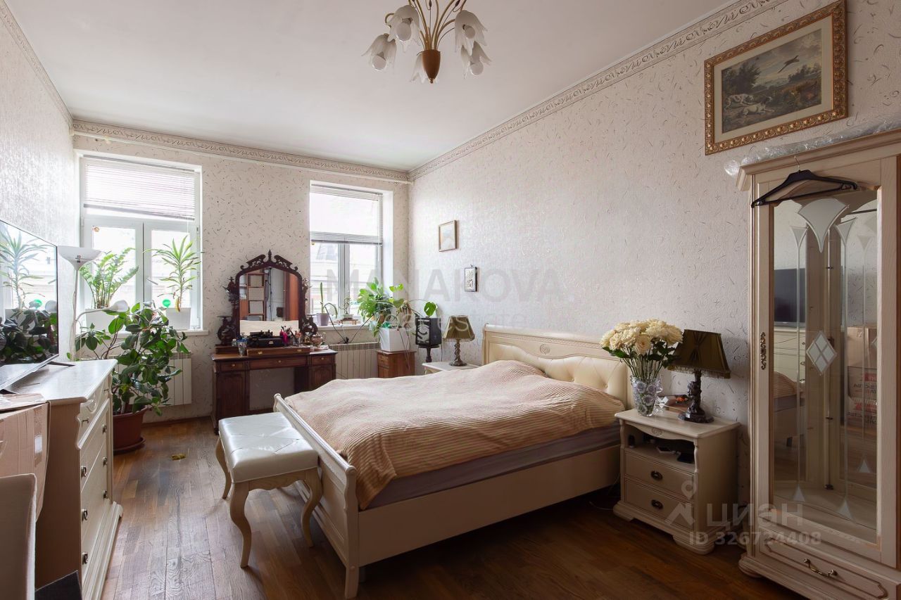 Продажа 6-комн квартиры на вторичном рынке Моховая улица, 28
