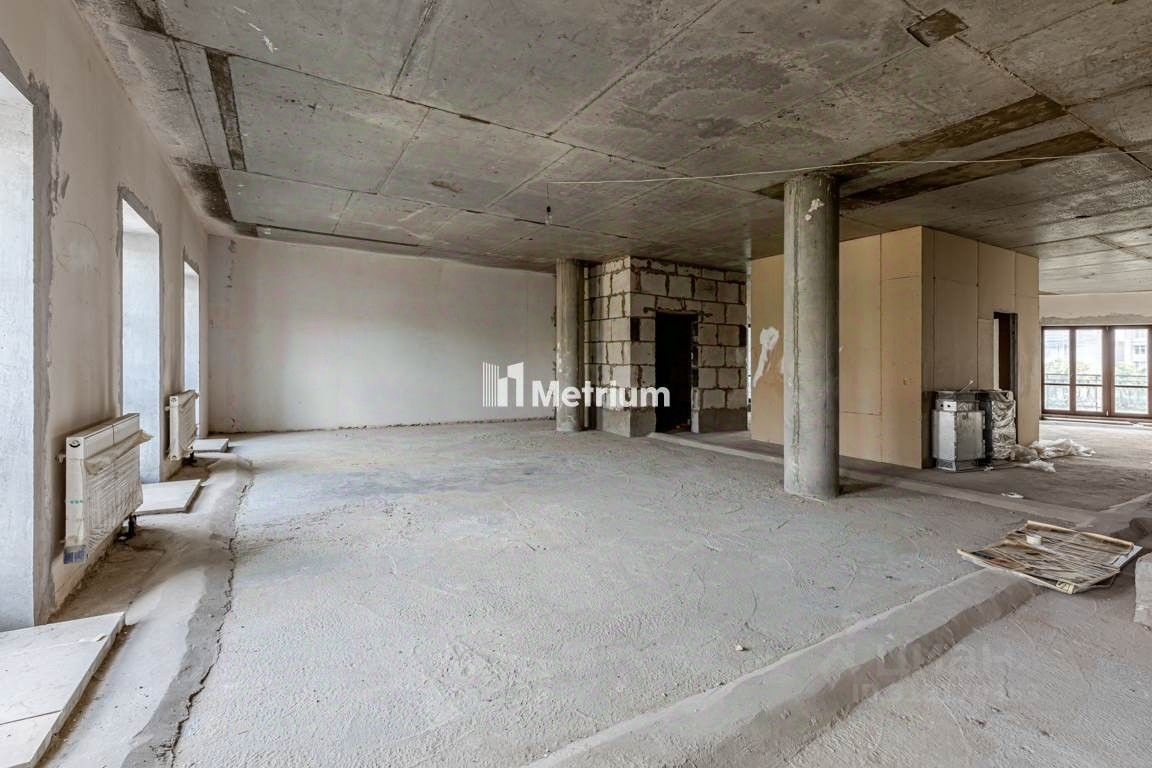 Продажа 4-комн квартиры на вторичном рынке Большая Никитская улица, 45