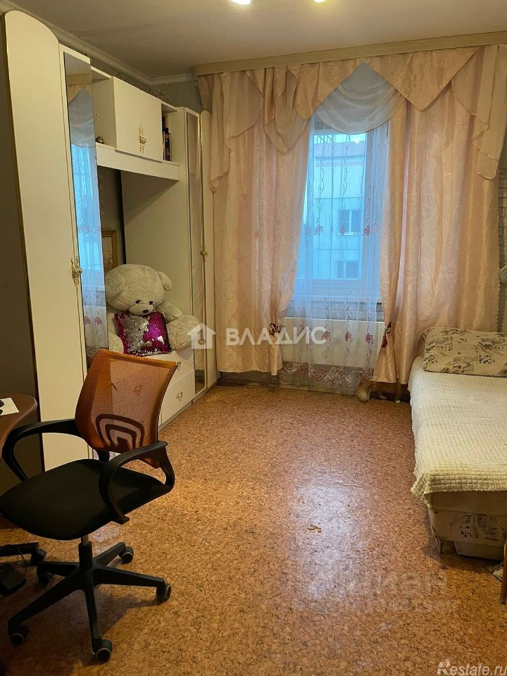 Продажа 4-комн квартиры на вторичном рынке улица Брусилова,  д. 21