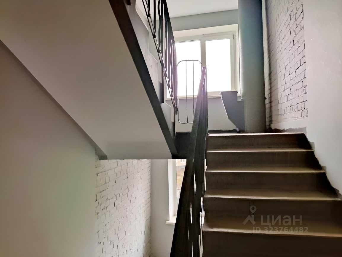 Продажа 3-комн квартиры на вторичном рынке Бухарестская улица, 72к8