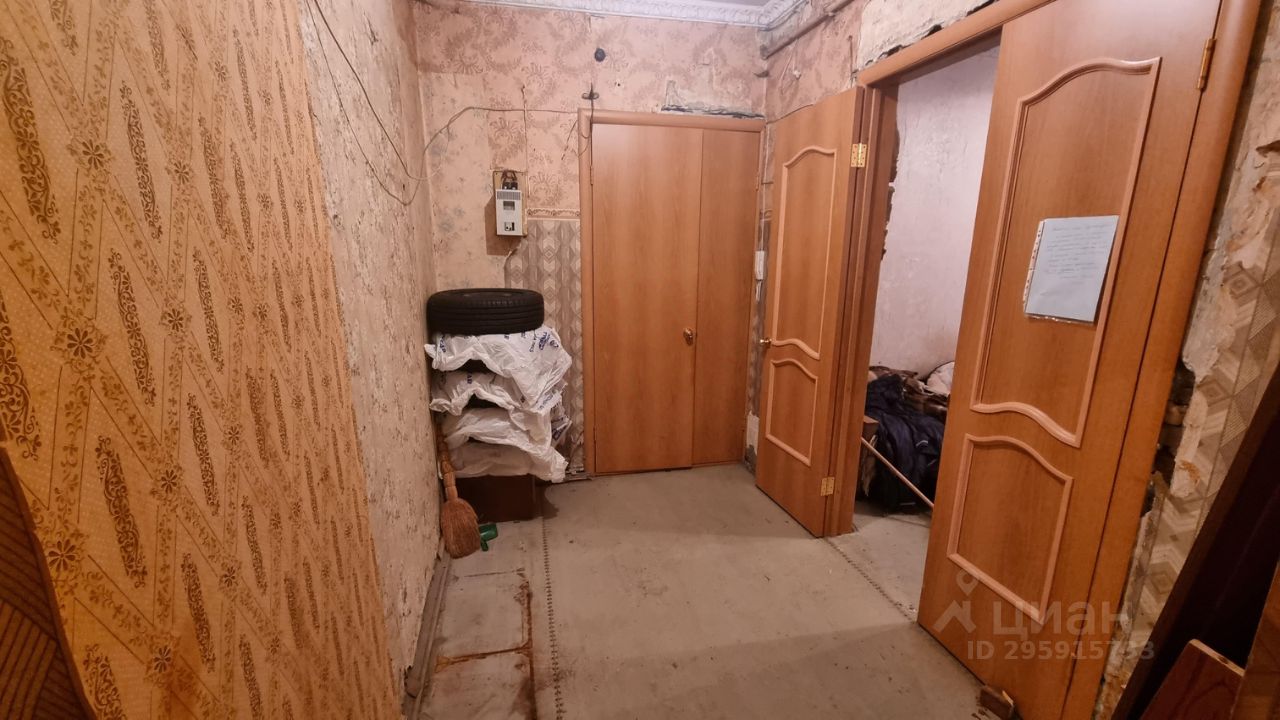 Продажа 2-комн квартиры на вторичном рынке пос. Металлострой, Железнодорожная улица, 7