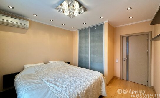 Аренда 3-комн квартиры на вторичном рынке Зелёный пр-кт,  д. 22