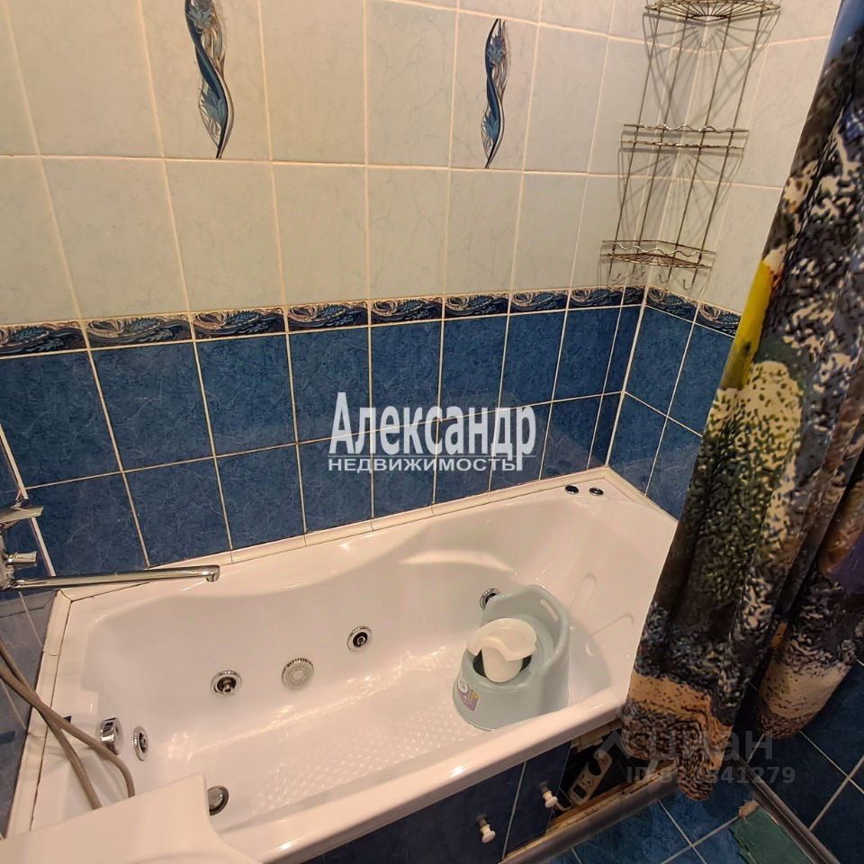 Продажа 1-комн квартиры на вторичном рынке пос. Бугры, улица Школьная, 11к1