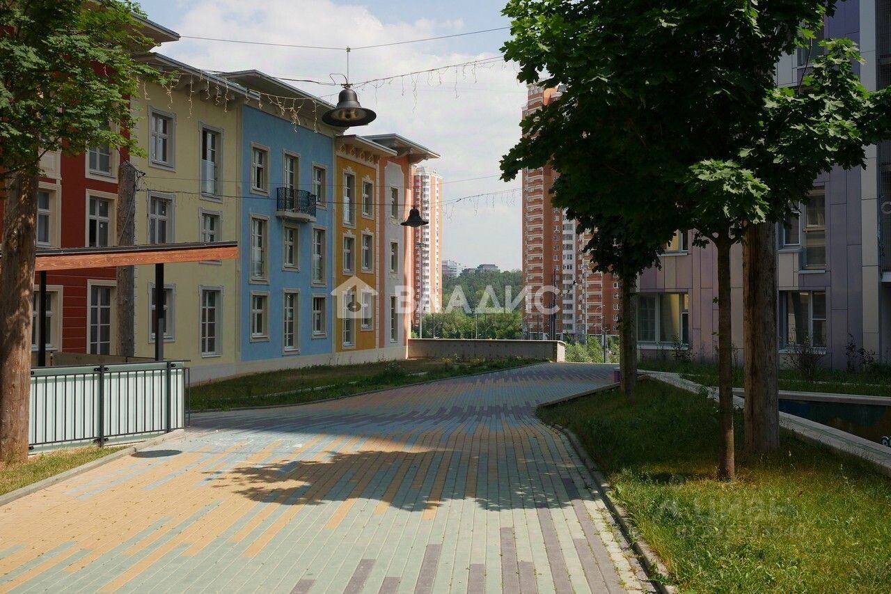 Продажа 3-комн квартиры на вторичном рынке Красногорск, улица Авангардная, 10