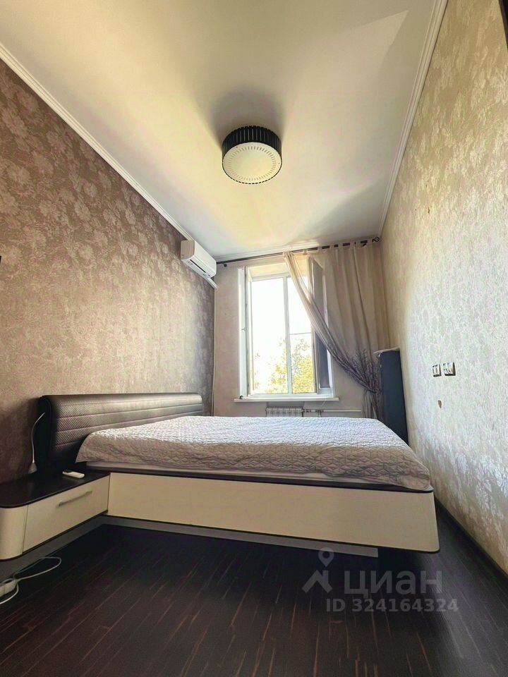 Продажа 3-комн квартиры на вторичном рынке Среднеохтинский проспект, 2А