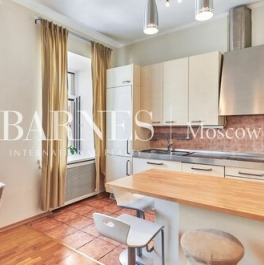 Продажа 3-комн квартиры на вторичном рынке улица Петровка,  д. 28