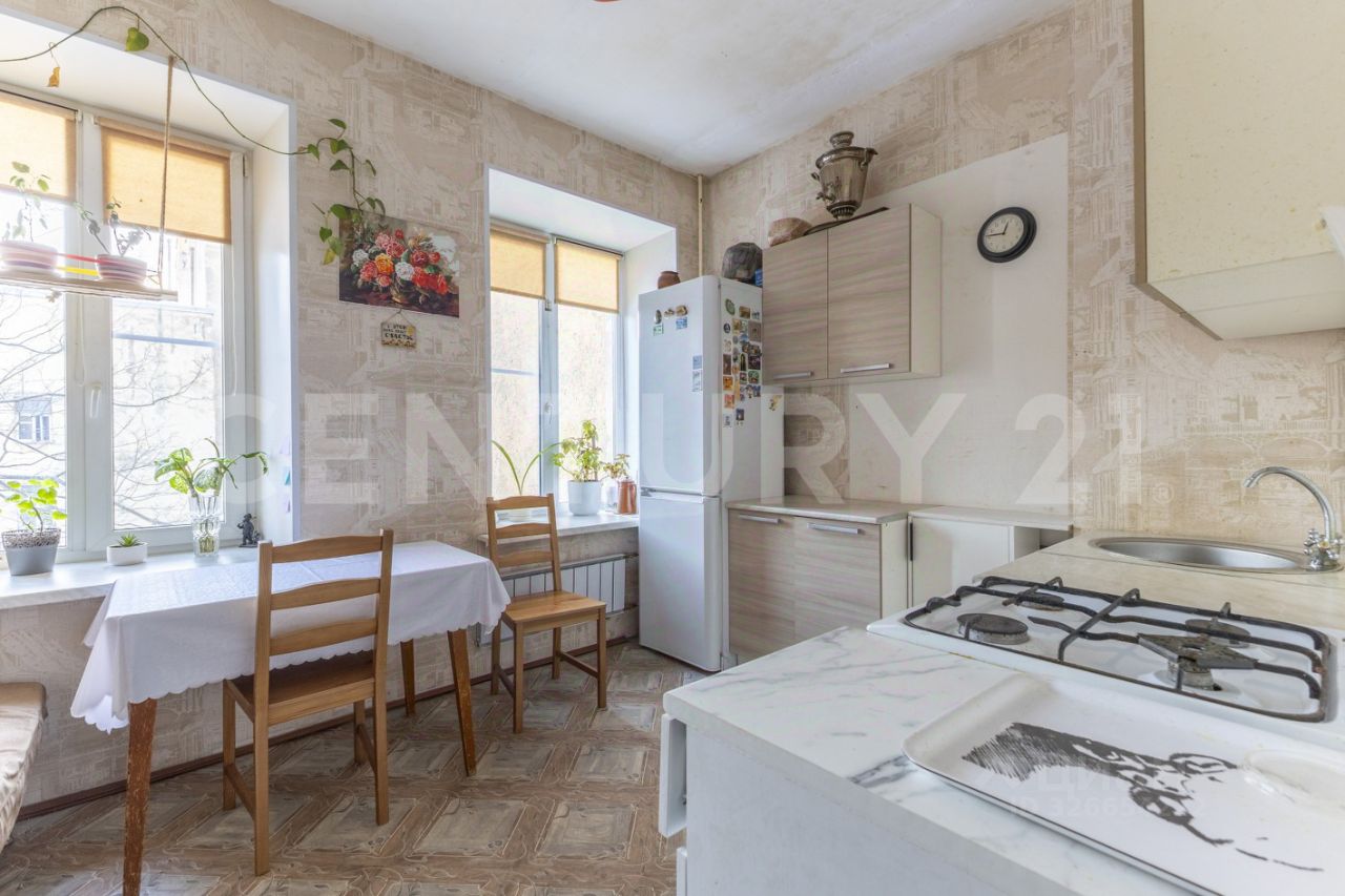 Продажа 4-комн квартиры на вторичном рынке Псковская улица, 30-32