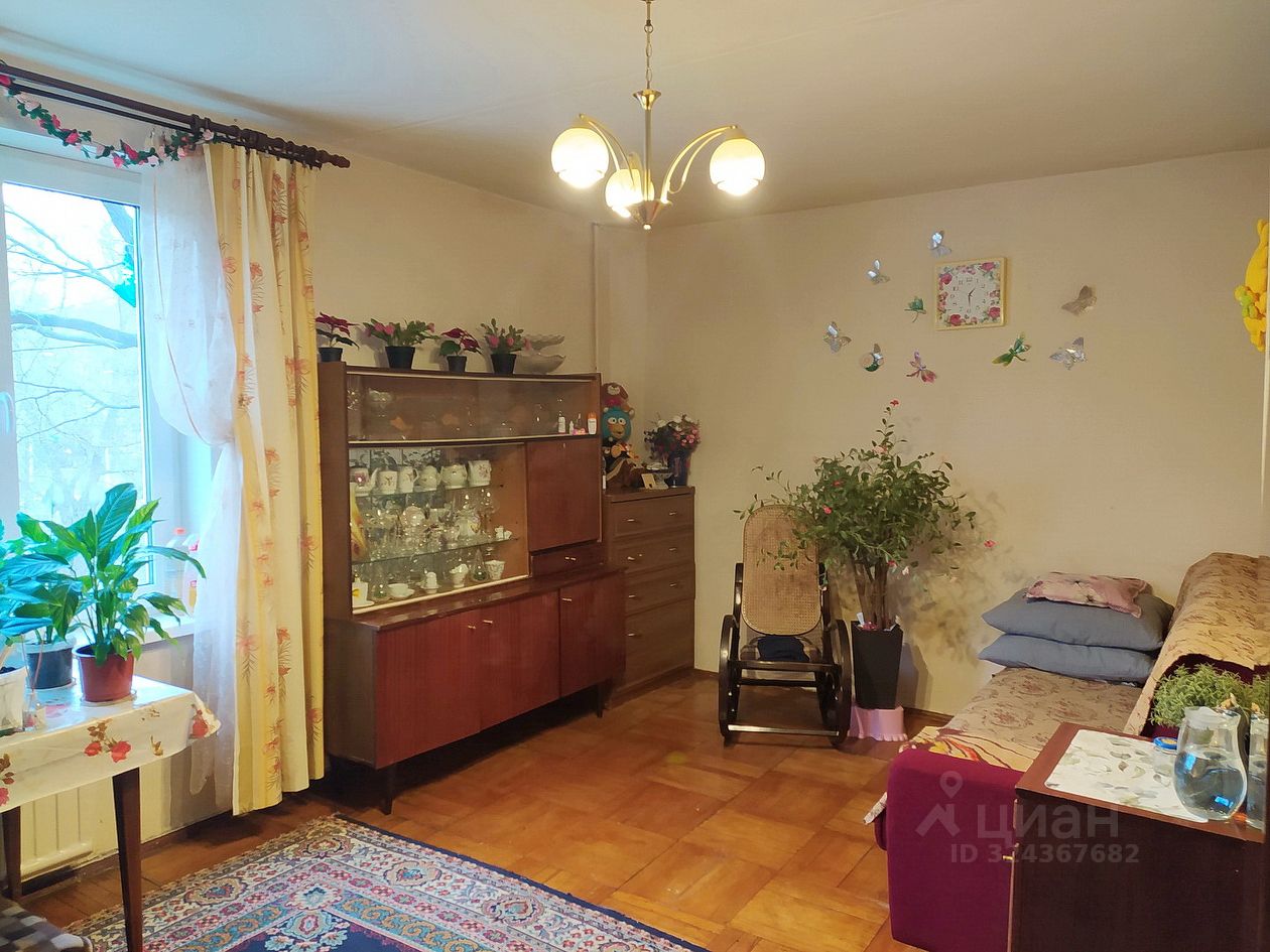 Продажа 2-комн квартиры на вторичном рынке улица Лени Голикова, 14