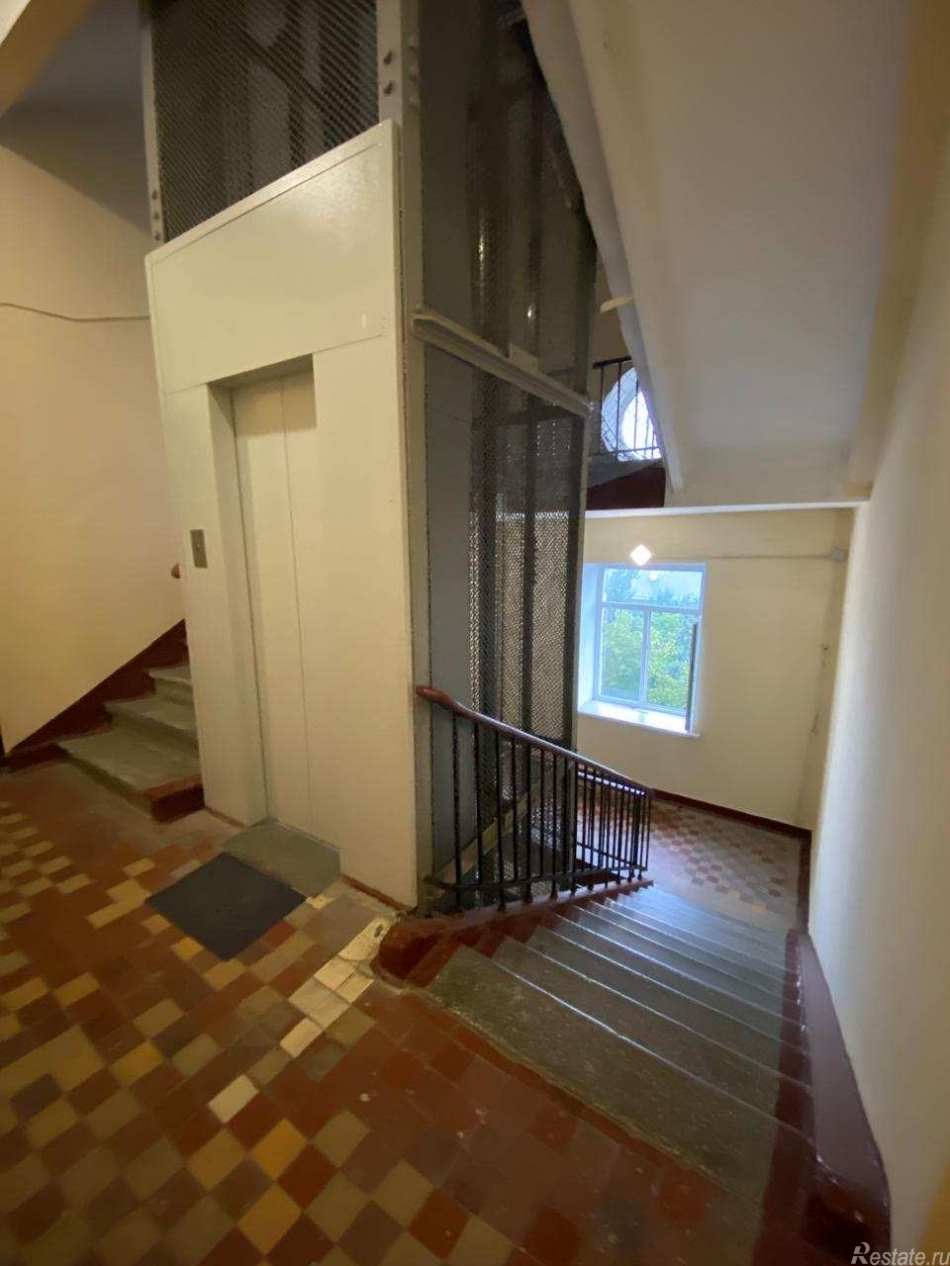 Продажа 2-комн квартиры на вторичном рынке Маршала Бирюзова ул,  д. 8,  к. 1