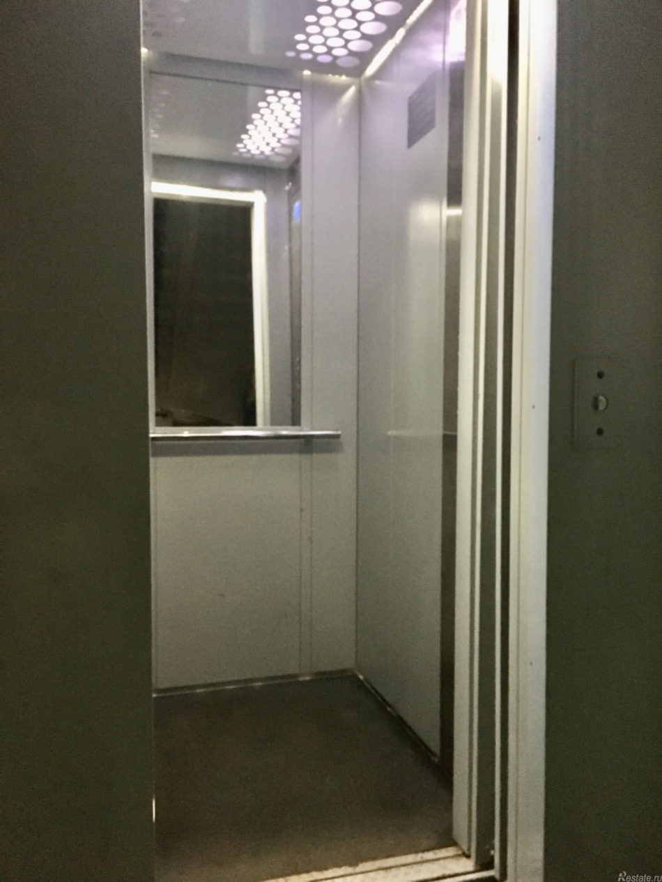 Продажа 3-комн квартиры на вторичном рынке Почтамтский пер., 2