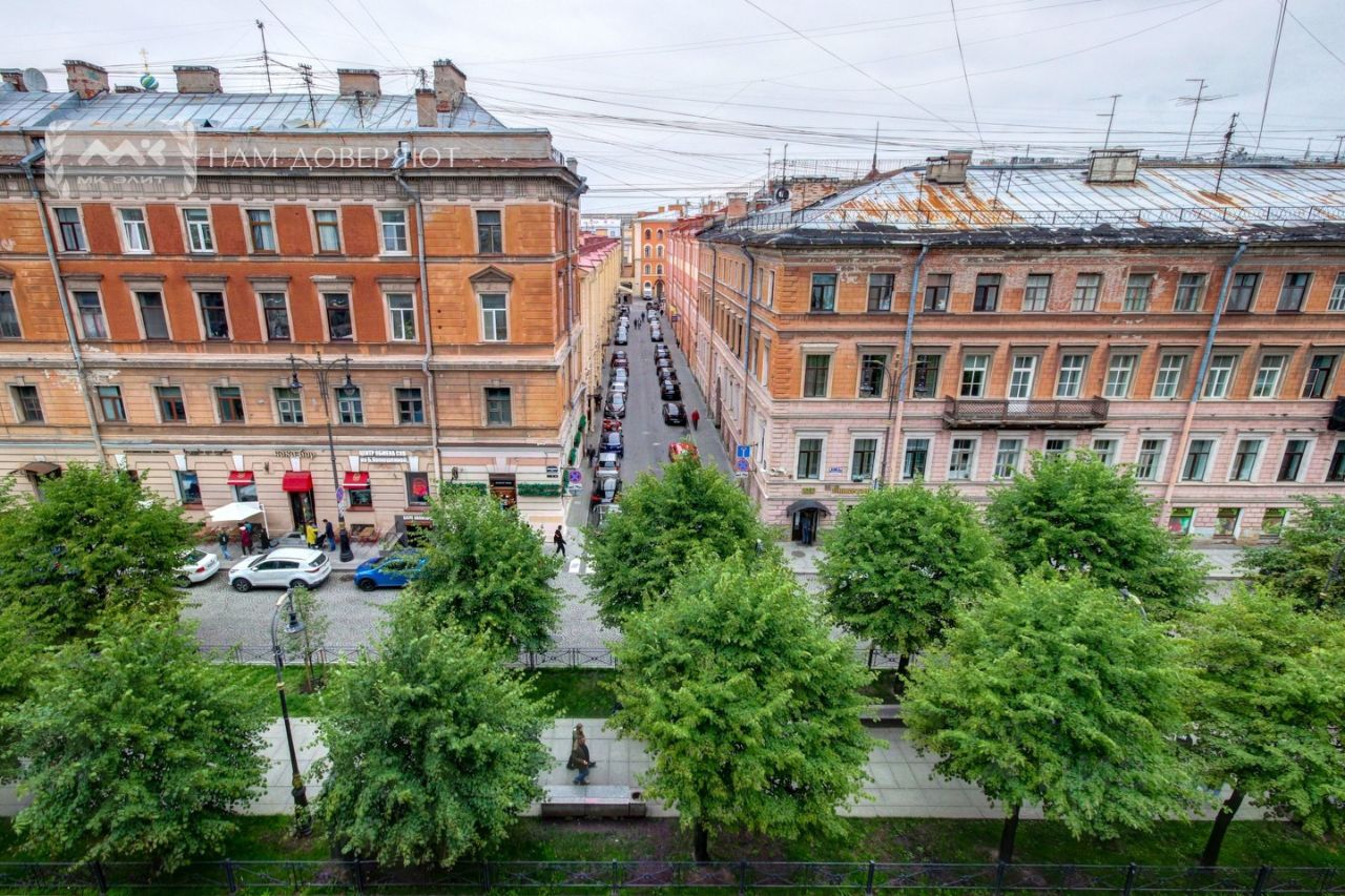 Продажа 4-комн квартиры на вторичном рынке Большая Конюшенная улица, 13