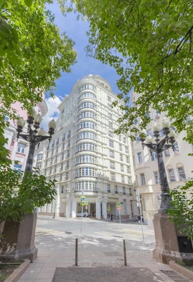 Продажа 4-комн квартиры на вторичном рынке Малая Бронная улица, 44