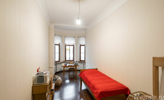 Продажа 4-комн квартиры на вторичном рынке Кирочная улица,  д. 19